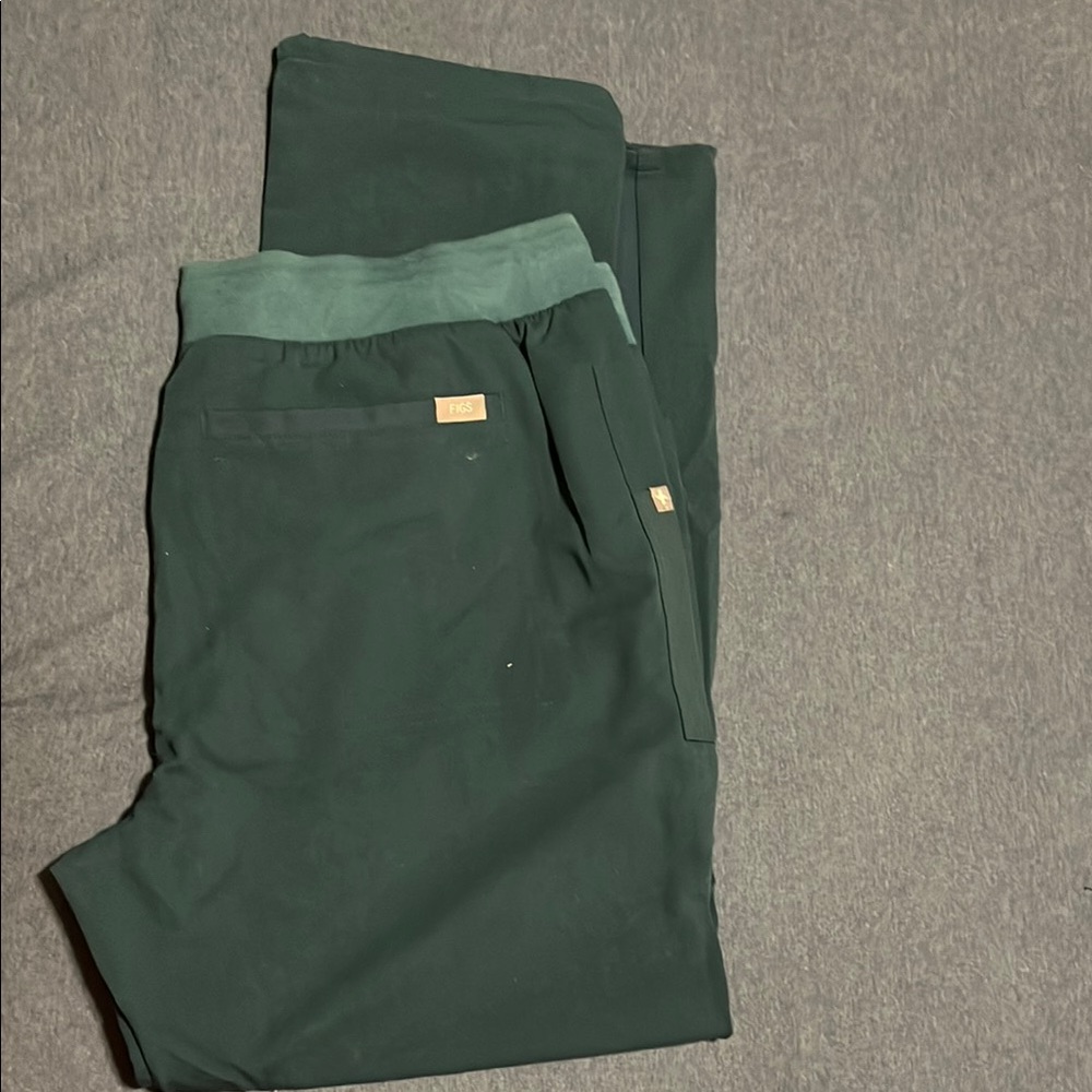 Figs Green Sweatpants with Elastic Waistband